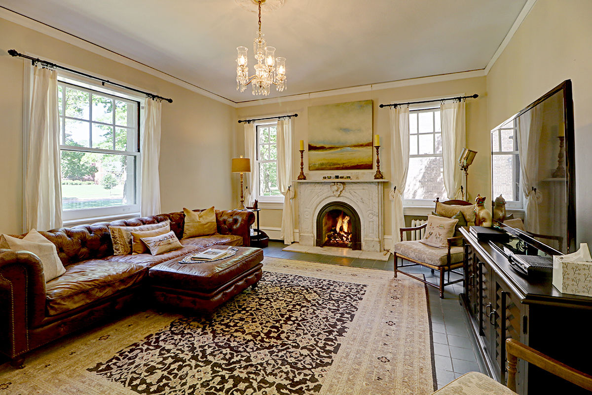 12 Kingsbury Place Parlor